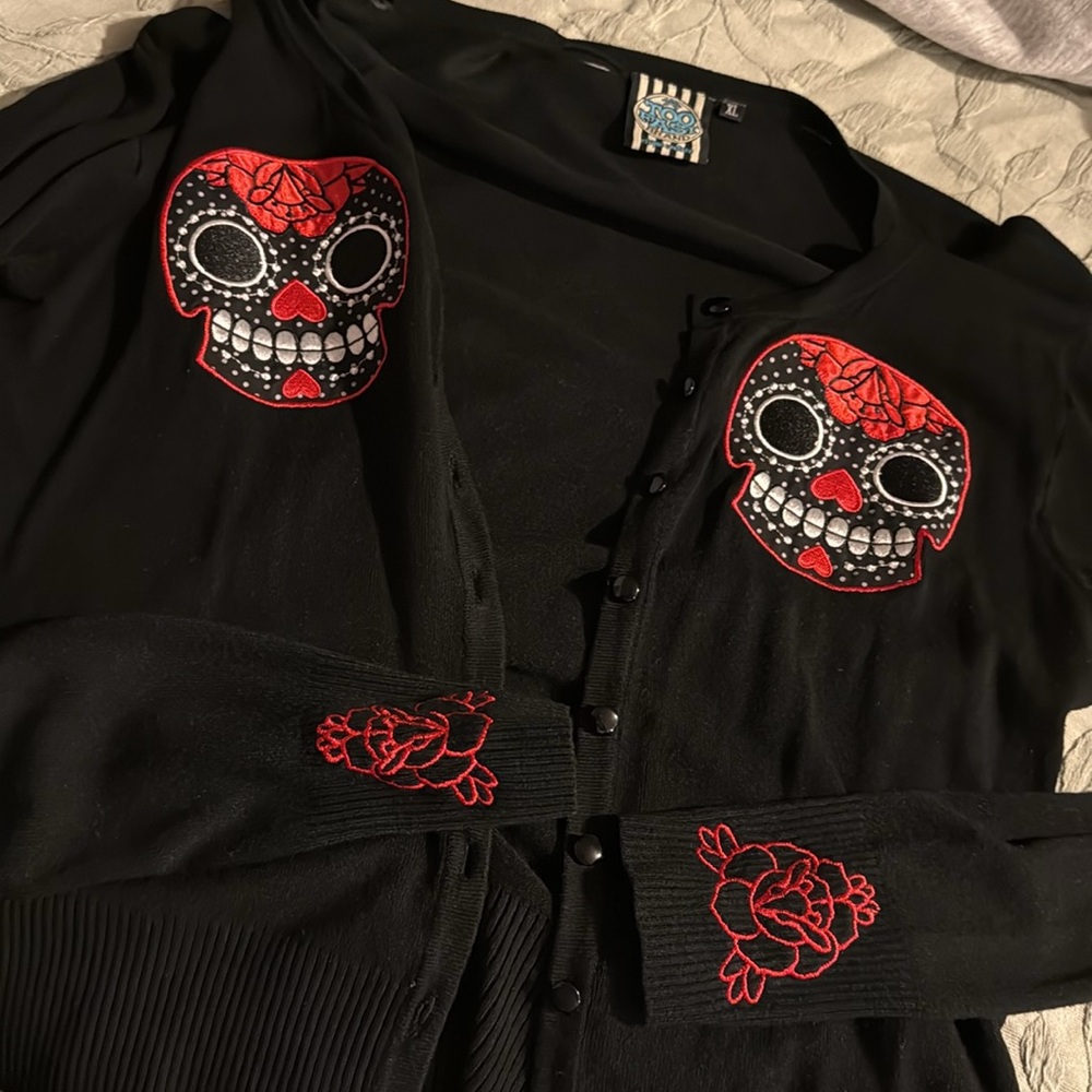 Skull Cardigan - Picture 4 of 5